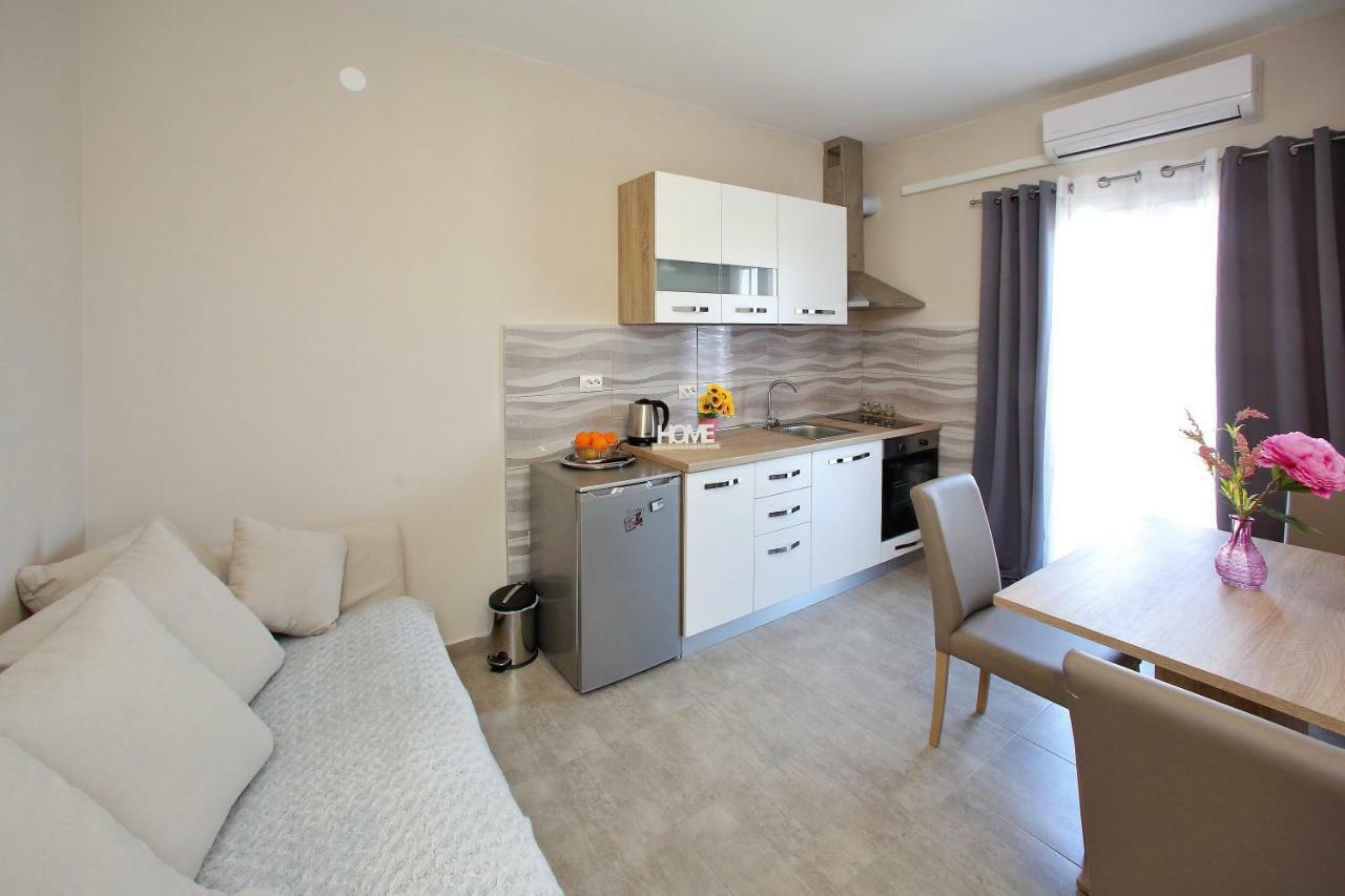 Apartments Sonia Sukošan Exterior foto